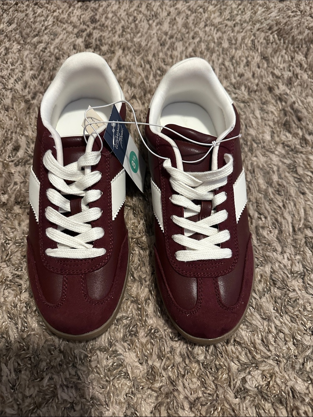 Universal Thread Burgundy and White Women's Low-Top Sneakers